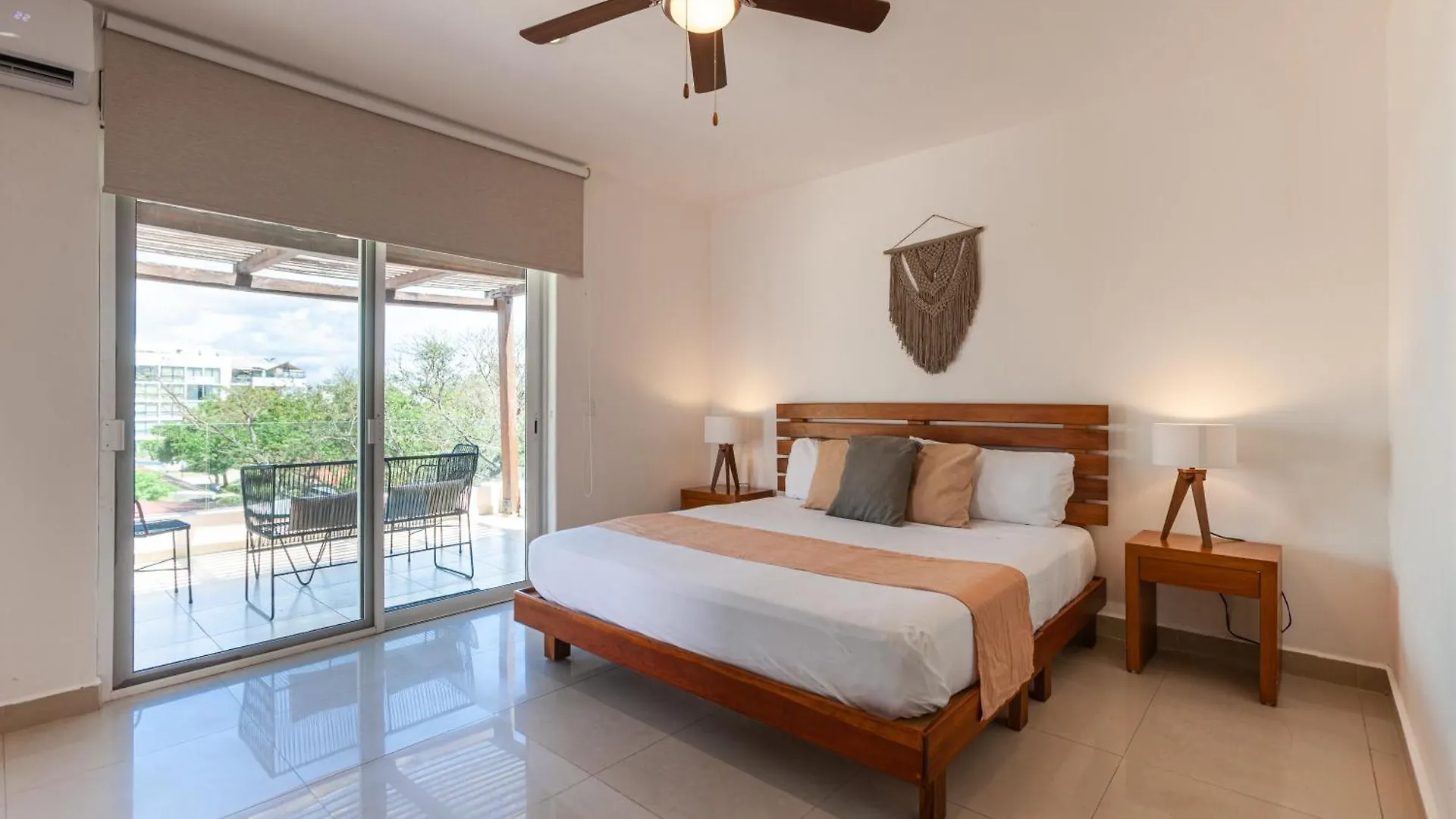 Via Tendenza Condos プレヤデルカーメン