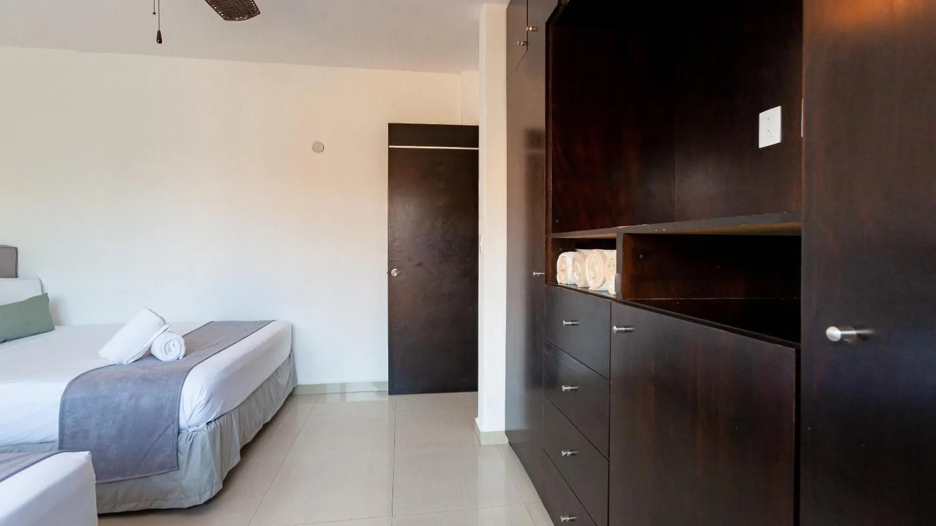 Via Tendenza Condos プレヤデルカーメン アパート