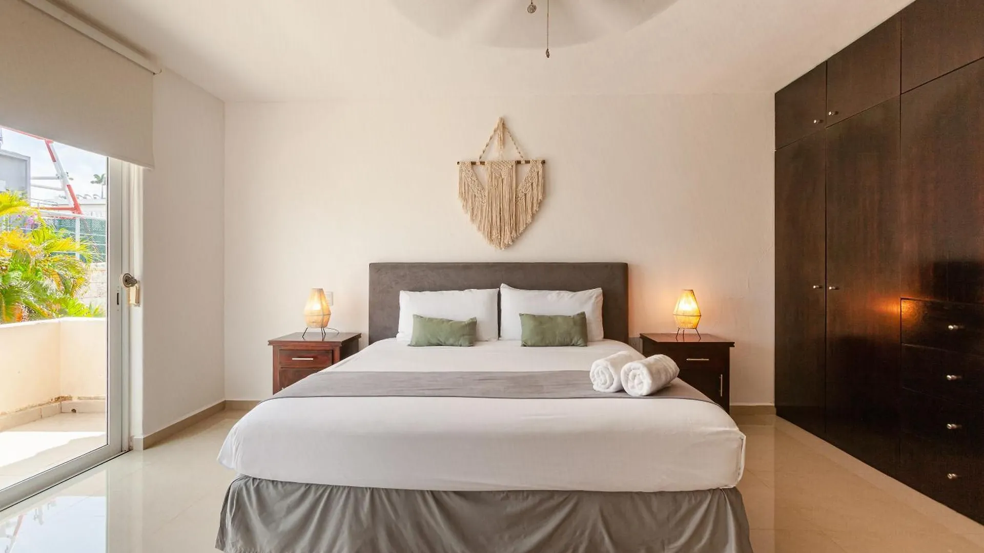 Via Tendenza Condos プレヤデルカーメン アパート