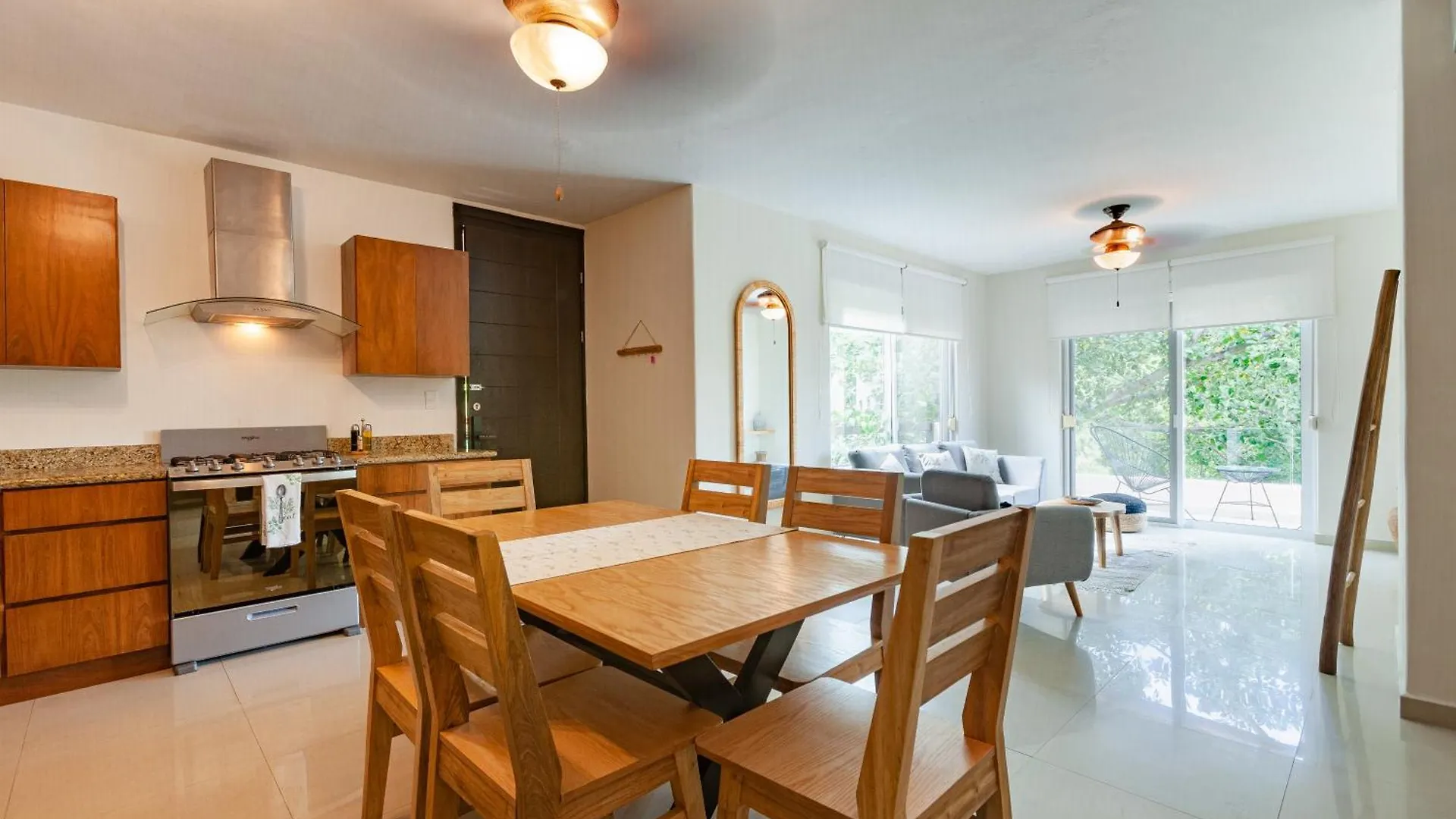 Via Tendenza Condos プレヤデルカーメン 0*,