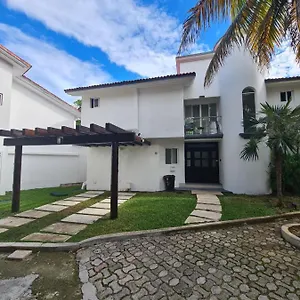 https://villa-in-playacar-playa-del-carmen.quintano-roohotels.com
